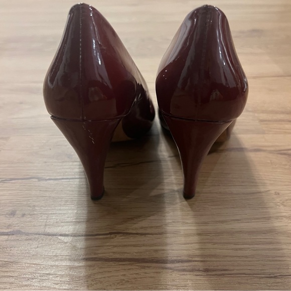 Isola Red Stiletto Pumps size 6 1/2 - Picture 6 of 8
